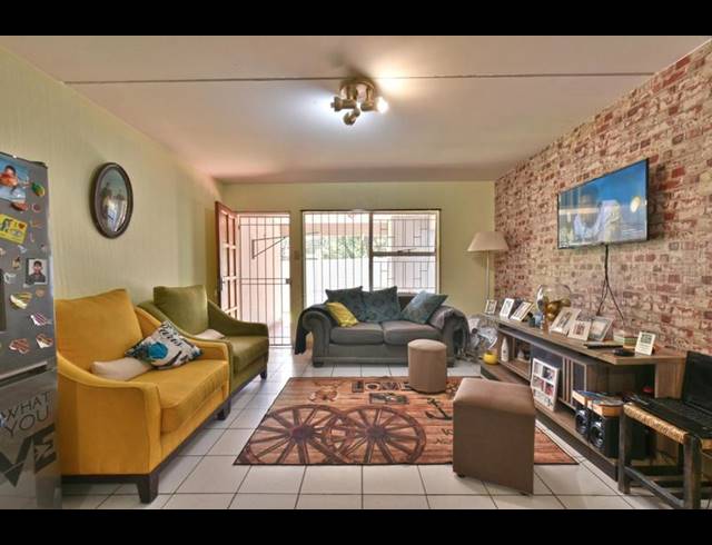 3 BEDROOM APARTMENT FOR SALE IN OAKDENE